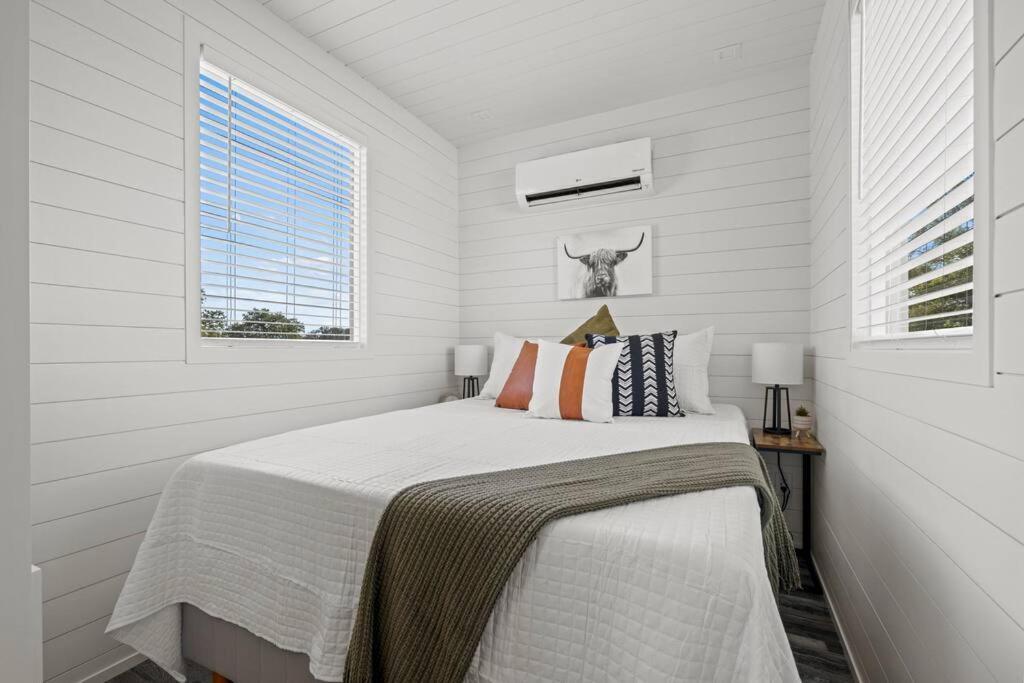New! The Texas Longhorn-Luxury Container Home Fredericksburg Extérieur photo