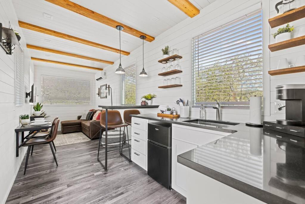 New! The Texas Longhorn-Luxury Container Home Fredericksburg Extérieur photo