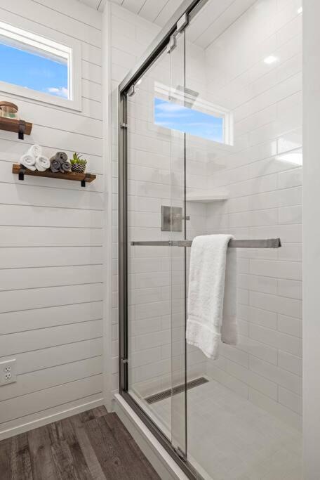 New! The Texas Longhorn-Luxury Container Home Fredericksburg Extérieur photo