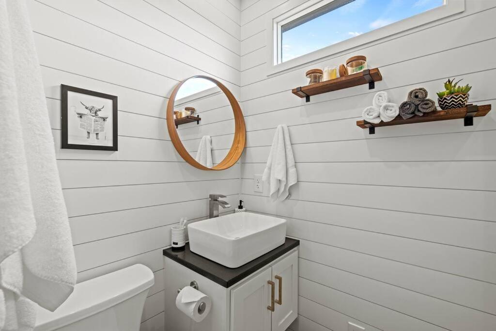 New! The Texas Longhorn-Luxury Container Home Fredericksburg Extérieur photo